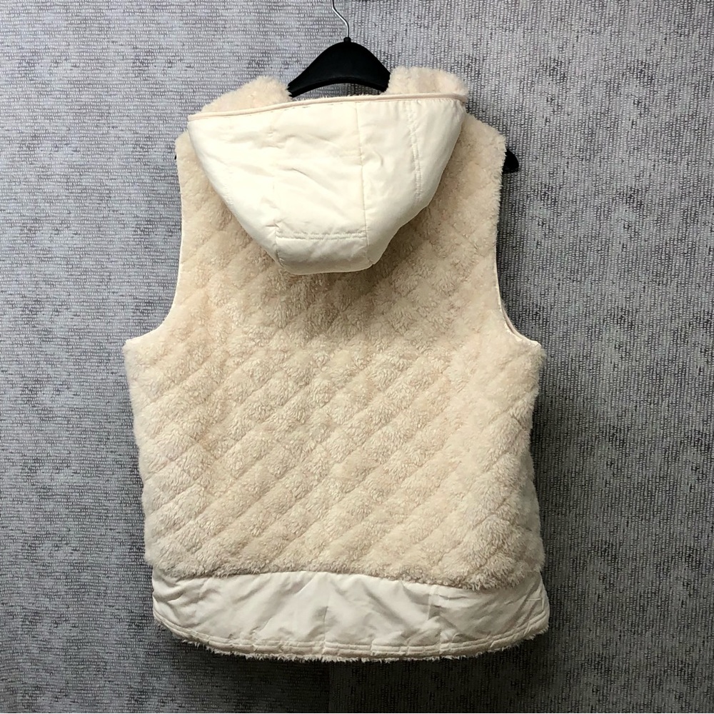 Soft Reversible Vest - Picture 10 of 16